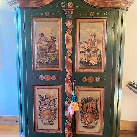 Lieta Cortina dʼAmpezzo